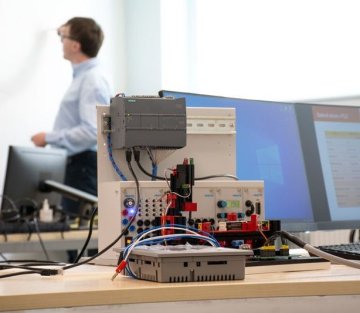 Naučíme vás pracovat s PLC SIEMENS Simatic řady S7 | FOXON Academy Liberec