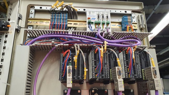Connected ProfiHub B2+R multi-repeater PROFIBUS | FOXON & Anybus (HMS)