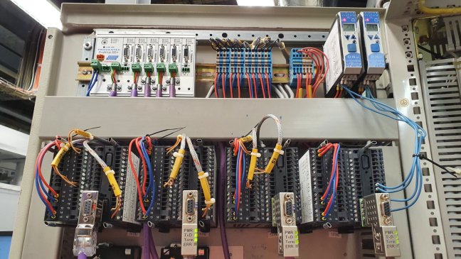 Zapojený ProfiHub B5+R PROFIBUS multirepeater | FOXON & Anybus (HMS)
