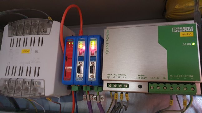 Connected PROFIBUS repeater ComBricks with oscilloscope for 1 PROFIBUS segment | FOXON & Anybus (HMS)